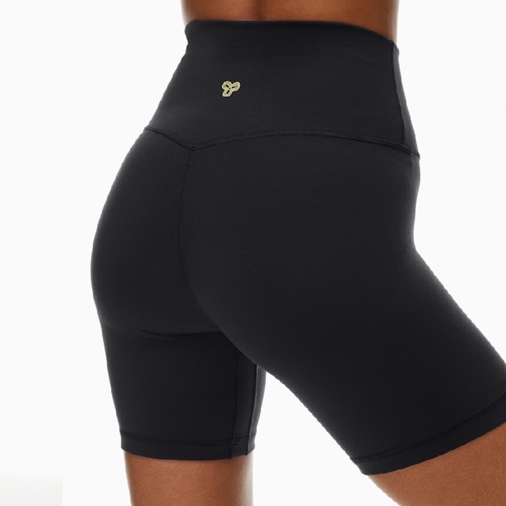 Aritzia Golden BUTTER Cheeky Hi-Rise 7" Short
